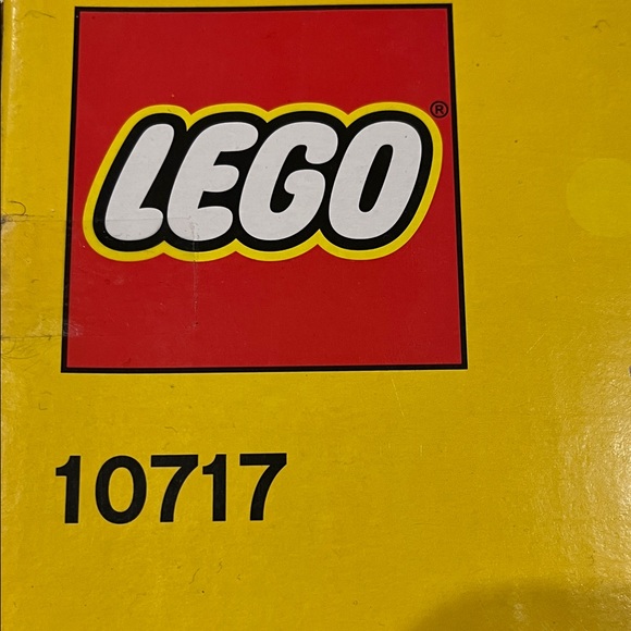 *RETIRED* LEGO Classic 1500-Piece Set - Rainbow Color
New, unopened box - Picture 2 of 6